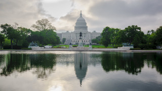Large building dome reflection water - a large building free wallpaper