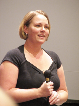 Woman microphone white wall black - a white wall free wallpaper for mobile