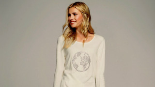 Woman white sweater jeans smiling - a cross stitch free wallpaper