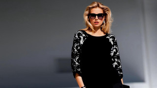 Woman black dress sunglasses handbag - a street free wallpaper