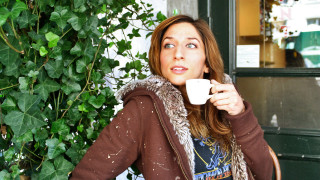 Woman holding coffee green ivy - ivy free wallpaper