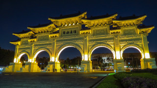 Large building clock tower night 13 - the top of the building free wallpaper
