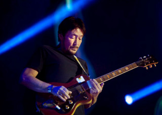 Man playing guitar concert blue - eddie mendoza free wallpaper