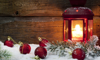 Lantern lit snow christmas decorations - a lantern free wallpaper