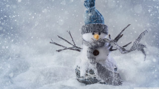Snowman hat scarf snow falling 2 - a snowman free wallpaper