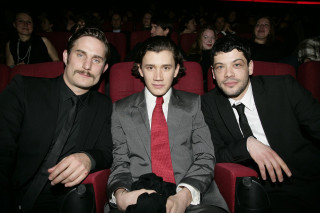 Two men suits theater arms - tom of finland free wallpaper