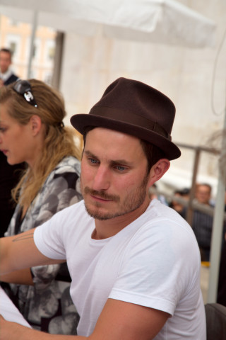 Man hat table laptop people - viennese actionism free wallpaper