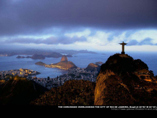 Statue mountain city water background 2 - a statue free wallpaper