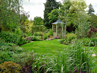 Garden gazebo trees flowers path - colour free wallpaper for desktop