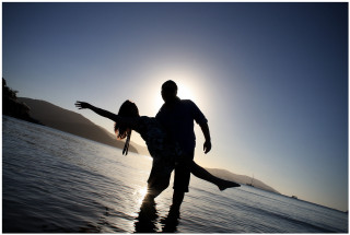 Man woman beach sunset water - shining free wallpaper