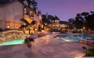 Large house pool patio night - a large house free wallpaper for desktop