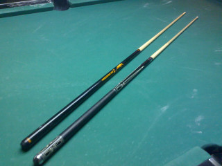 Pool table two cues and - zabrocki free wallpaper