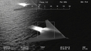 Black white plane water light - a light beam free wallpaper