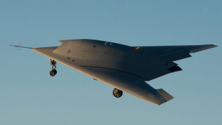 Large gray jet blue sky - a propeller free wallpaper