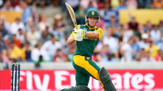 Baseball player swinging bat stadium - bradley walker tomlin free wallpaper for desktop