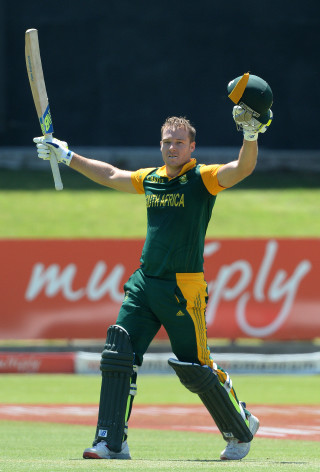 Heroic man soccer uniform stadium - free sports wallpaper for mobile