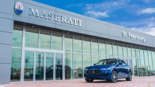 Blue maserati car glass doors - bernardo cavallino free wallpaper