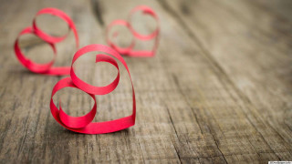 Red paper circles wooden surface 3 - a wooden surface free wallpaper