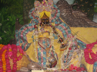 Statue crowned person flower surrounding - flower free wallpaper