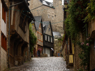 Cobblestone street clock tower person - a cobblestone street free wallpaper for desktop