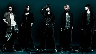 Group people standing wall green - a black background free wallpaper for desktop