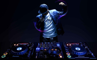 Dj mixing music turntable hat - a turntable free wallpaper