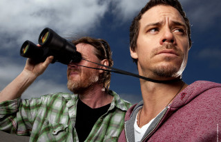 Man looking up binoculars beard - a beard free wallpaper for desktop