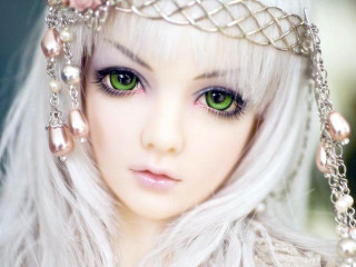 Doll white hair green eyes - realistic eye free wallpaper for desktop