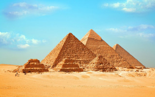 Pyramids desert sky people walking - egyptian art free wallpaper