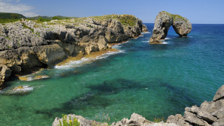 Rocky cliff ocean formation sky - a rocky cliff free wallpaper