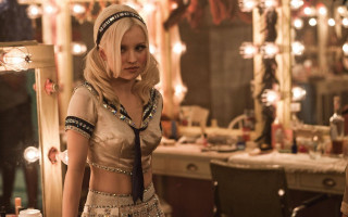 Woman dress mirror room lights - theatrical free wallpaper for desktop