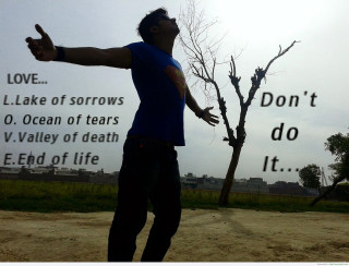 Man throwing frisbee air quote - inspirational free wallpaper for desktop