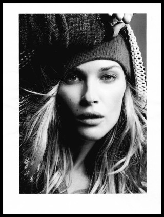 Woman hat scarf sweater fashion - free retro wallpaper for mobile