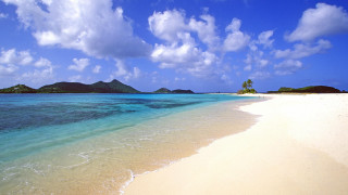 Beach clear blue ocean islands - clear free wallpaper for desktop