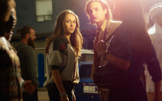 Group people room light woman - the middle of the room free wallpaper