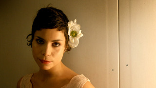 Woman flower hair white dress 2 - araceli gilbert free wallpaper