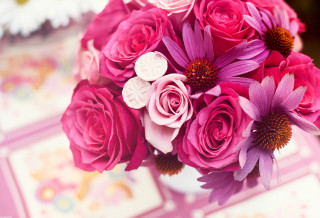 Bouquet pink purple flowers vase - table cloth free wallpaper
