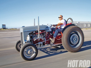 Man tractor street sky building - a man driving free wallpaper