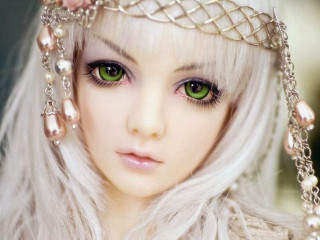 Doll white hair green eyes 2 - realistic eye free wallpaper for desktop