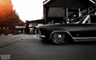 Black white car house garage - free vintage wallpaper for desktop