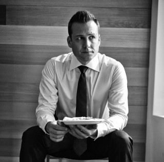 Man tie sitting holding plate - a man in a tie free wallpaper