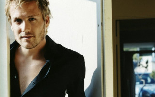 Man serious shirt open door - a door free wallpaper