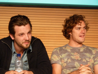 Two men sitting screen water - perfect face free wallpaper