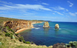 Beach cliff ocean view scenery - a view of a beach free wallpaper for desktop