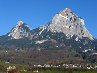 Mountain village lake boat water - the water below free wallpaper