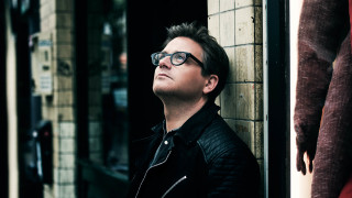 Man glasses looking up mannequin - a person in the background free wallpaper