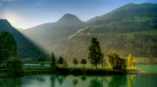 Lake mountains trees sunbeam clouds 4 - the cloud above free wallpaper