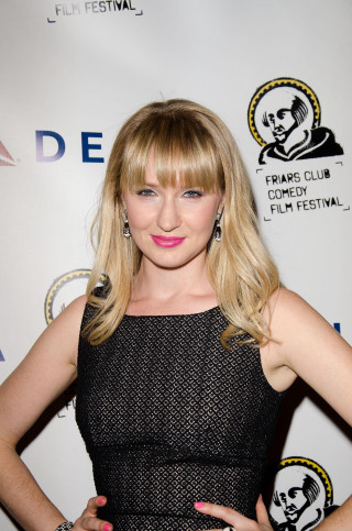 Blonde woman black dress red - leesha hannigan free wallpaper