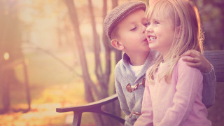 Boy girl bench woods kissing - a bench free wallpaper for desktop