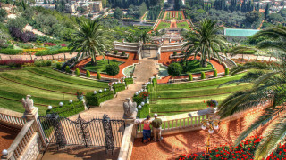 Garden trees flowers people panoramic - free landscape wallpaper